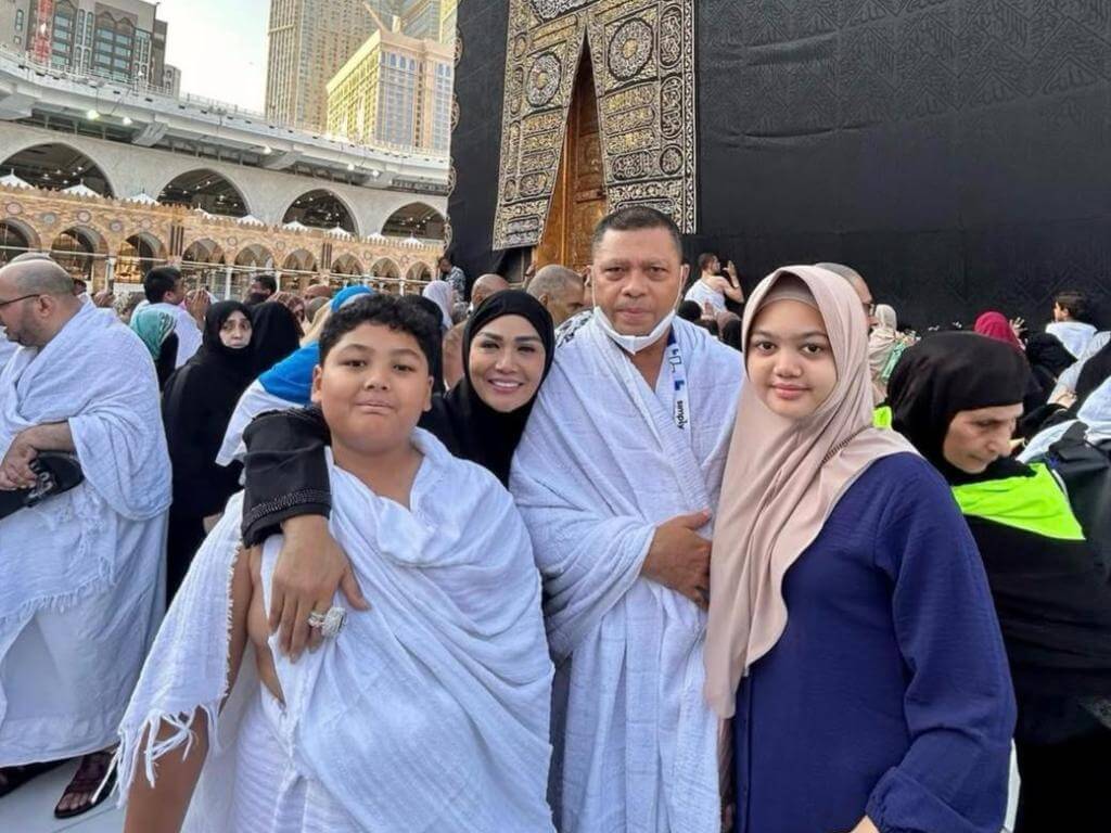 Krisdyanti Lemos dan keluarga