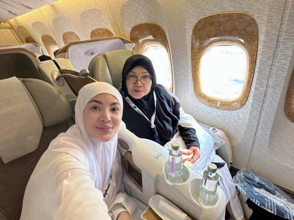 Nindy Ayunda dan ibunda