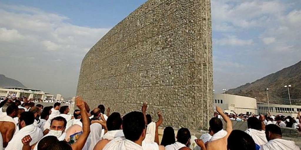 1200x600-cerita-di-balik-jamarat-tempat-jamaah-haji-melempar-setan-170605t.jpeg