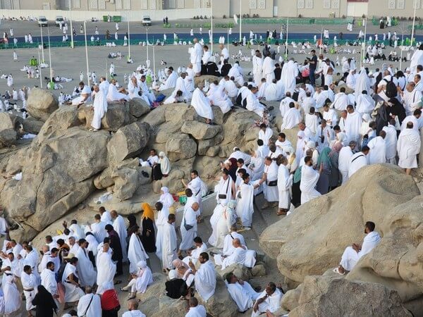jemaah-mulai-padati-padang-arafah-jelang-wukuf-begini-suasananya-1.jpeg