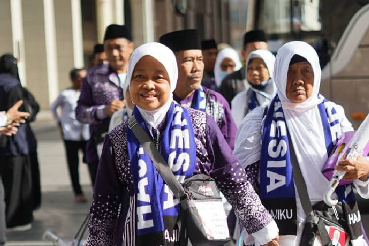 Jemaah-haji-Indonesia-tiba-di-Madinah.jpeg