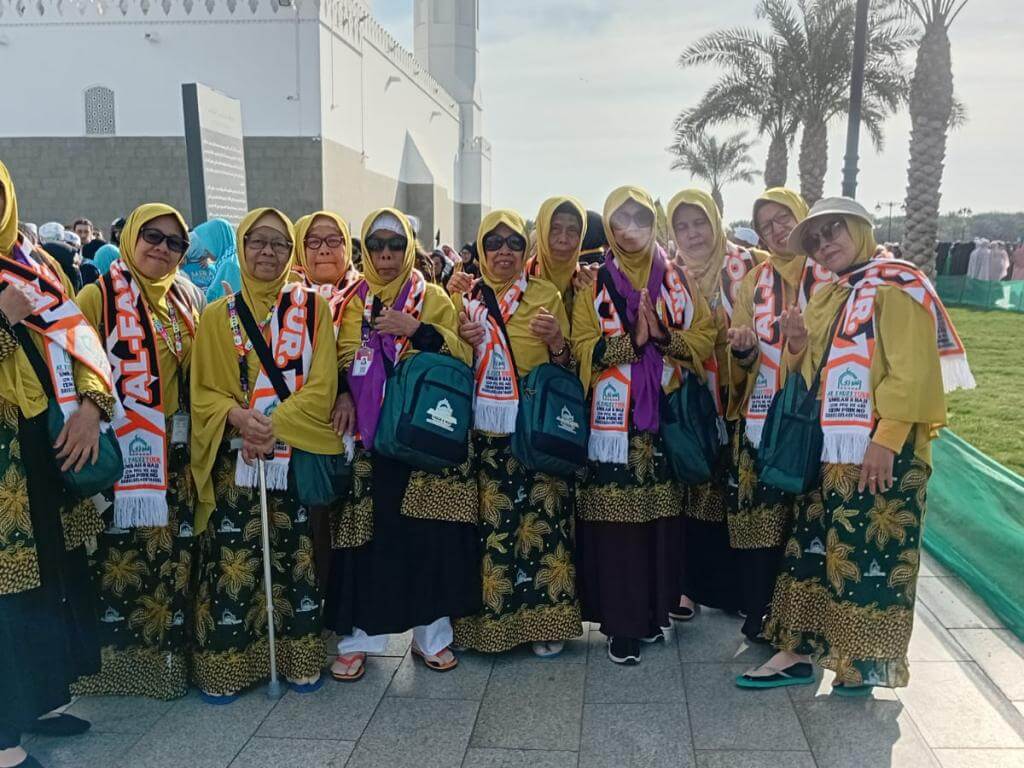 Umrah Awal Ramadhan Ustadzah Hasanah Nur