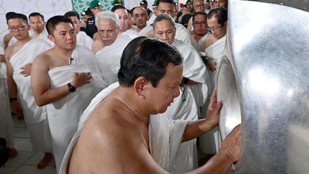 prabowo-tunaikan-ibadah-umrah-1751505806611_169.jpg