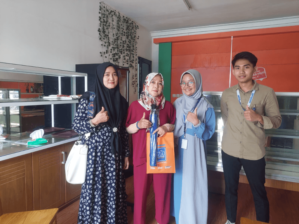 ENY DINAMIKA TRAVEL