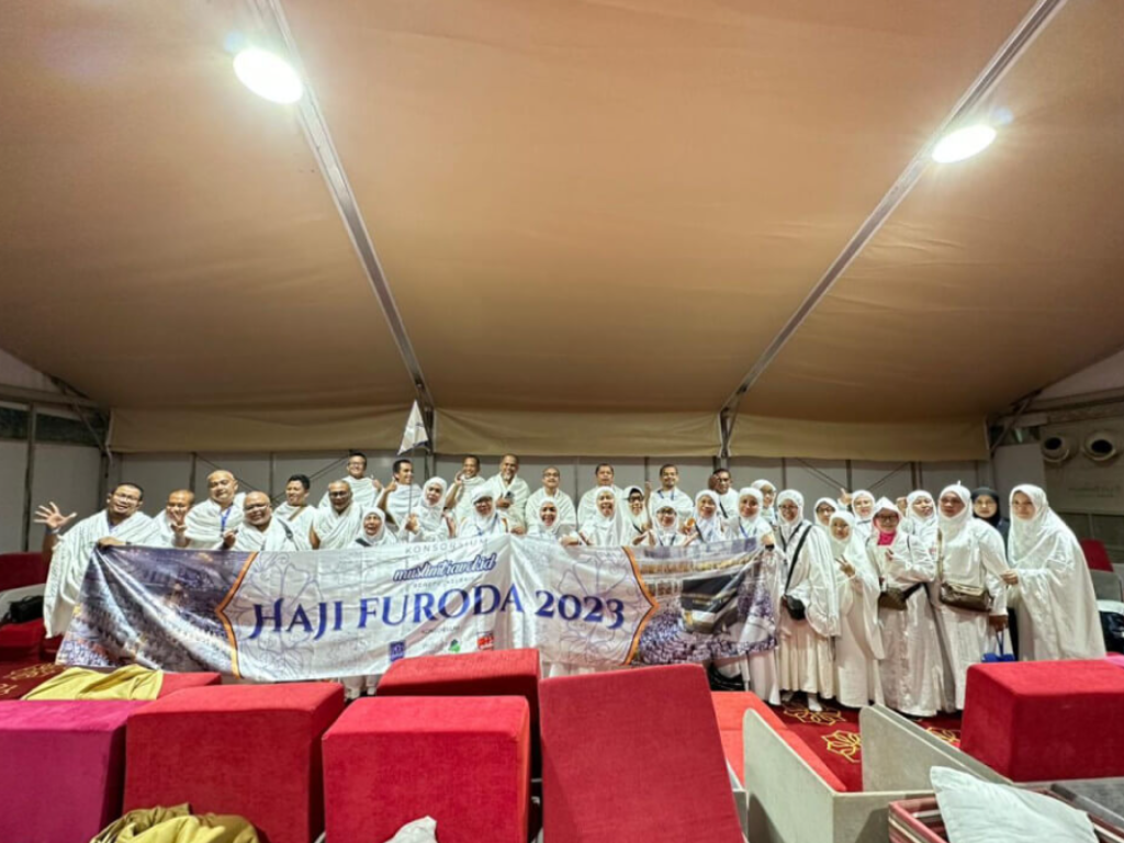 flyer paket Produk Umrah 2024 (WEB) (1).png