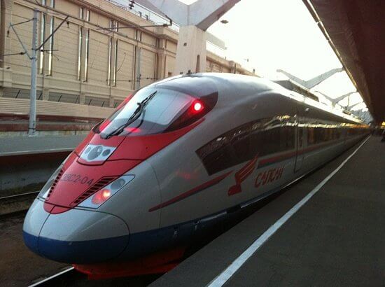 Gambar Kereta Cepat Sapsan yang memiliki kecepatan hingga 250 km/jam.