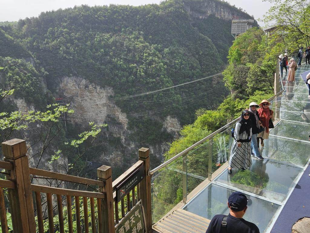 ZHANGJIAJIE FENGHUANG CHONGQING 06-14 APRIL 2025