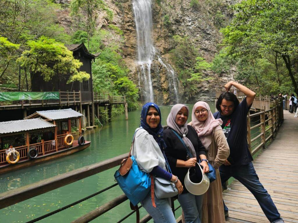 ZHANGJIAJIE FENGHUANG CHONGQING 06-14 APRIL 2025