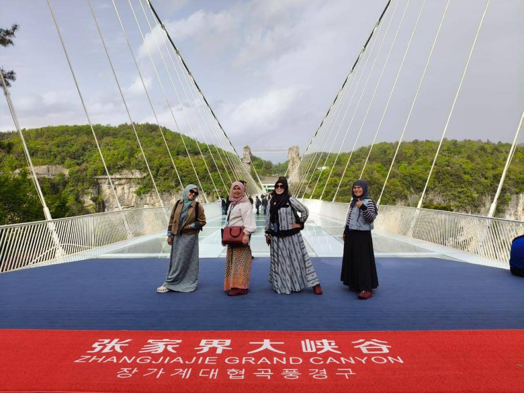 ZHANGJIAJIE FENGHUANG CHONGQING 06-14 APRIL 2025 MUSLIMTRAVEL.ID
