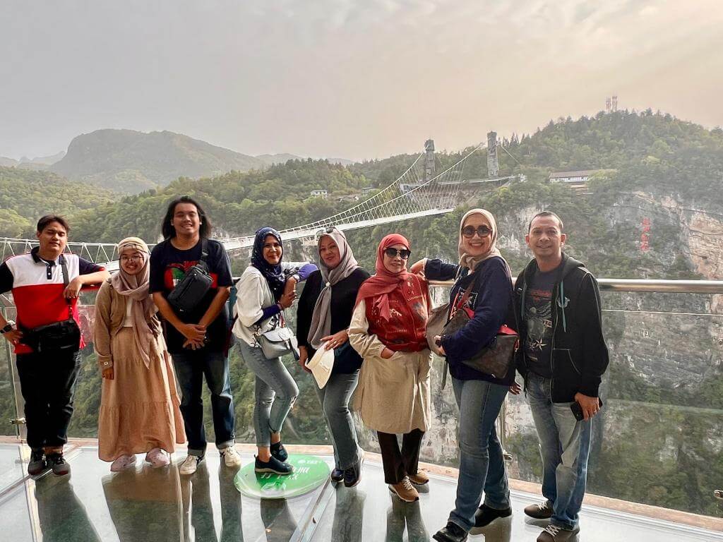 ZHANGJIAJIE FENGHUANG CHONGQING 06-14 APRIL 2025 MUSLIMTRAVEL.ID