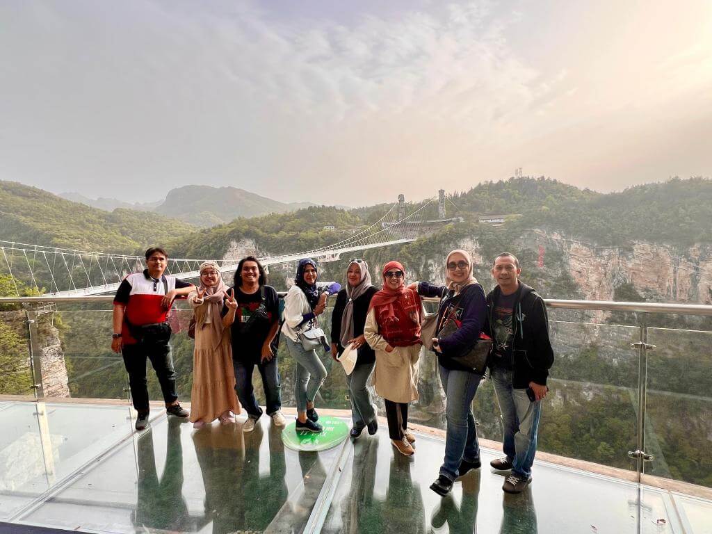 ZHANGJIAJIE FENGHUANG CHONGQING 06-14 APRIL 2025 MUSLIMTRAVEL.ID