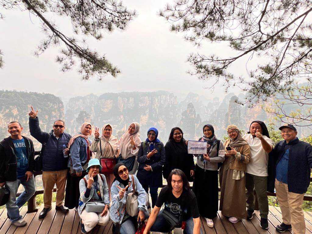 ZHANGJIAJIE FENGHUANG CHONGQING 06-14 APRIL 2025 MUSLIMTRAVEL.ID