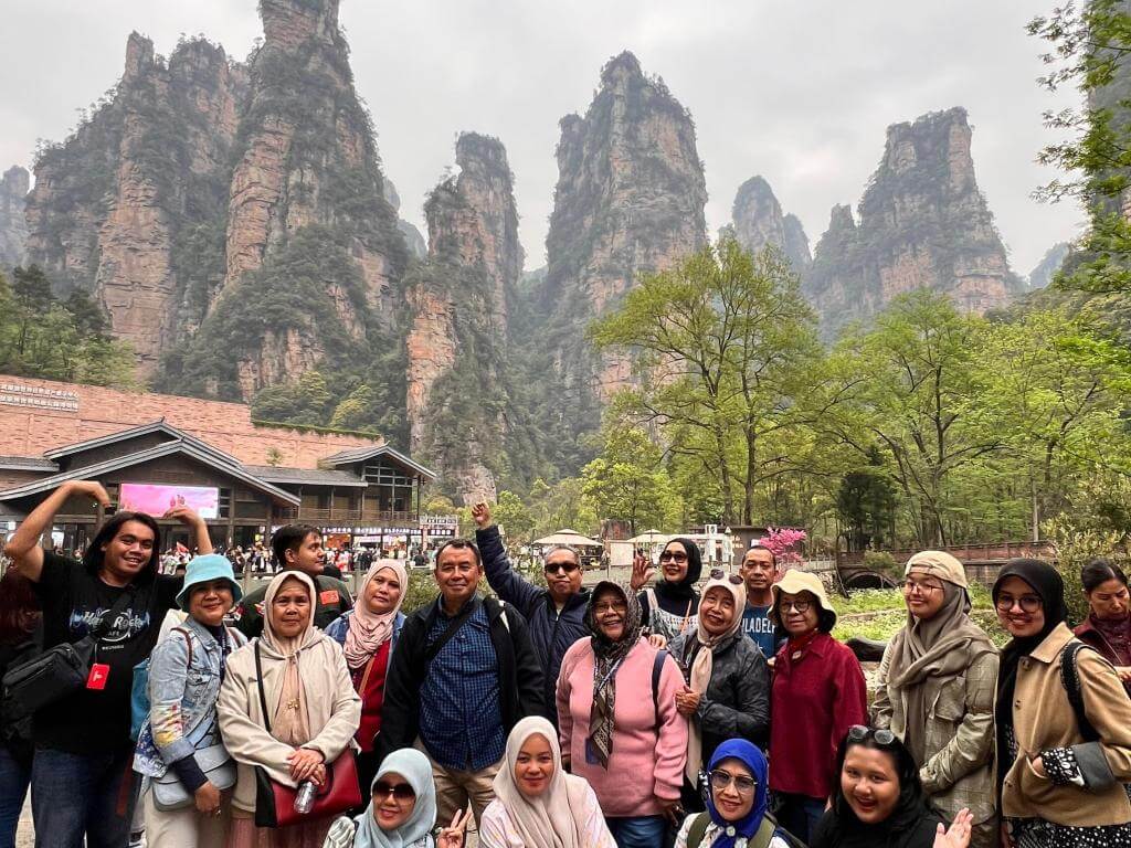 ZHANGJIAJIE FENGHUANG CHONGQING 06-14 APRIL 2025 MUSLIMTRAVEL.ID