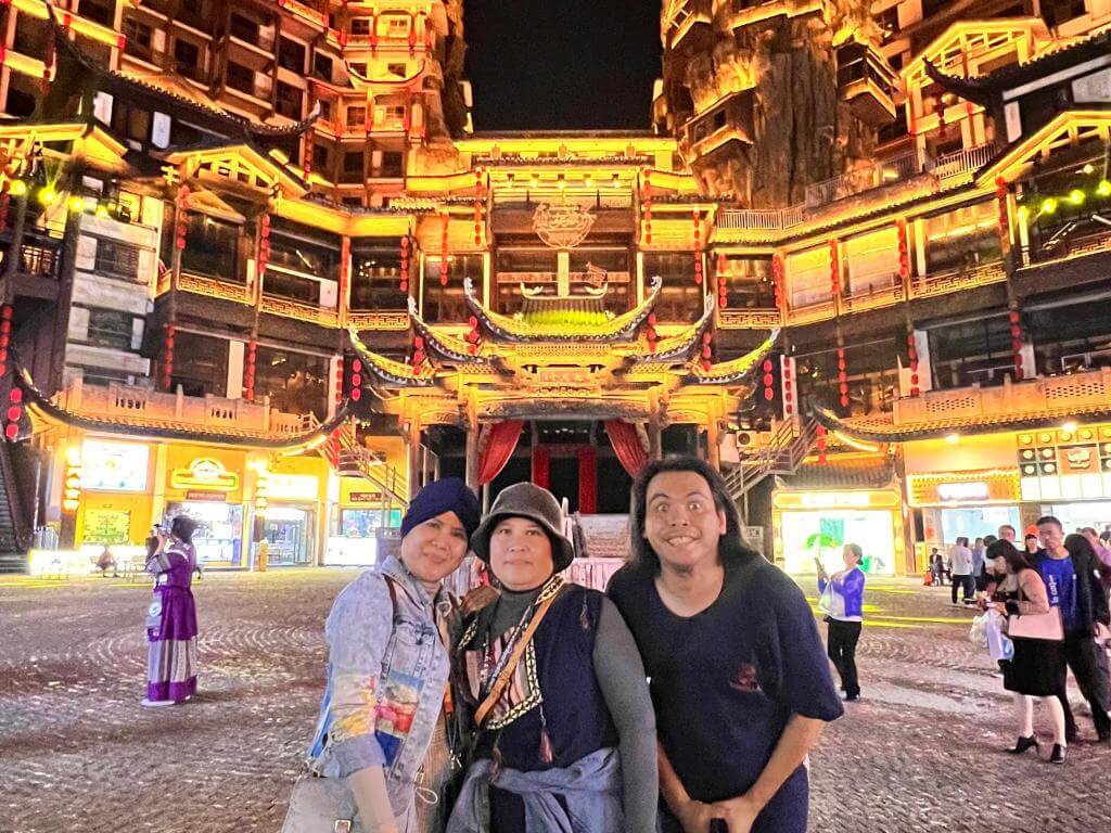 ZHANGJIAJIE FENGHUANG CHONGQING 06-14 APRIL 2025 MUSLIMTRAVEL.ID