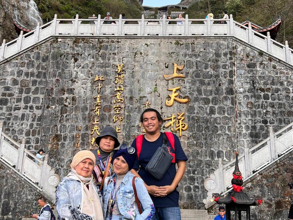 ZHANGJIAJIE FENGHUANG CHONGQING 06-14 APRIL 2025 MUSLIMTRAVEL.ID