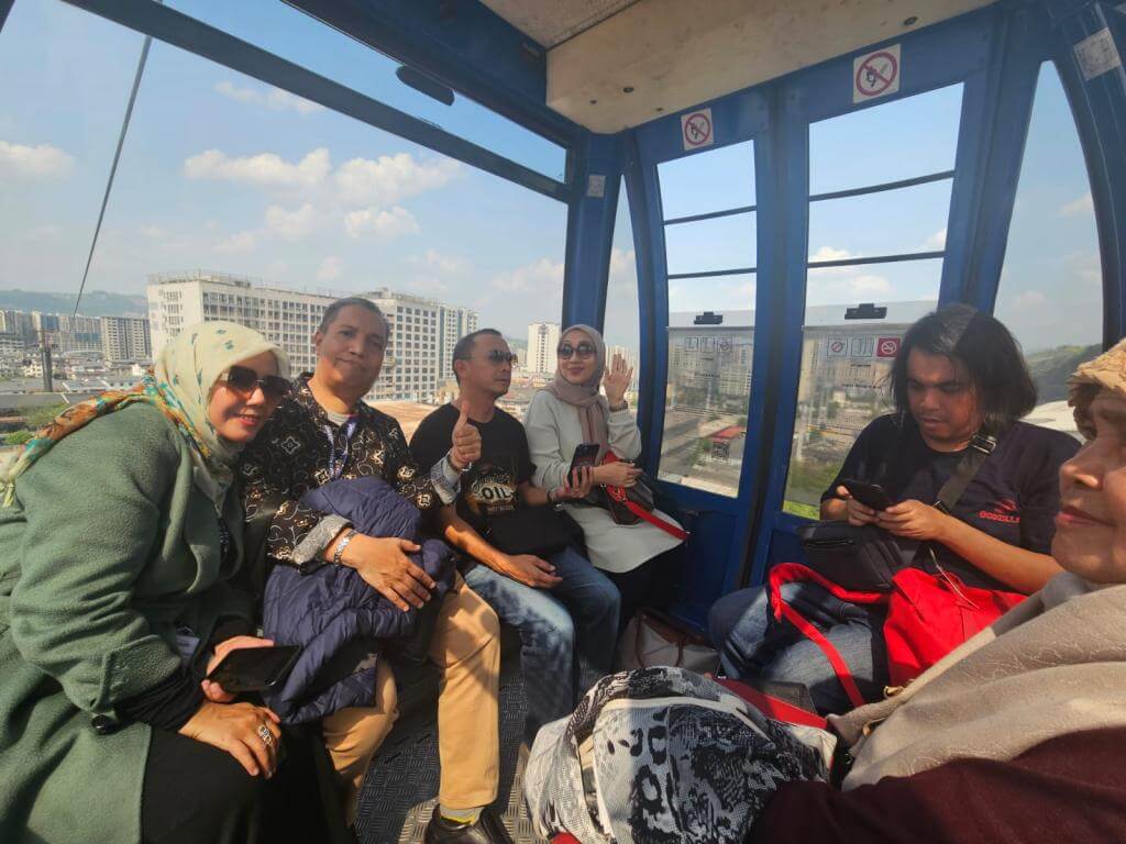 ZHANGJIAJIE FENGHUANG CHONGQING 06-14 APRIL 2025 MUSLIMTRAVEL.ID