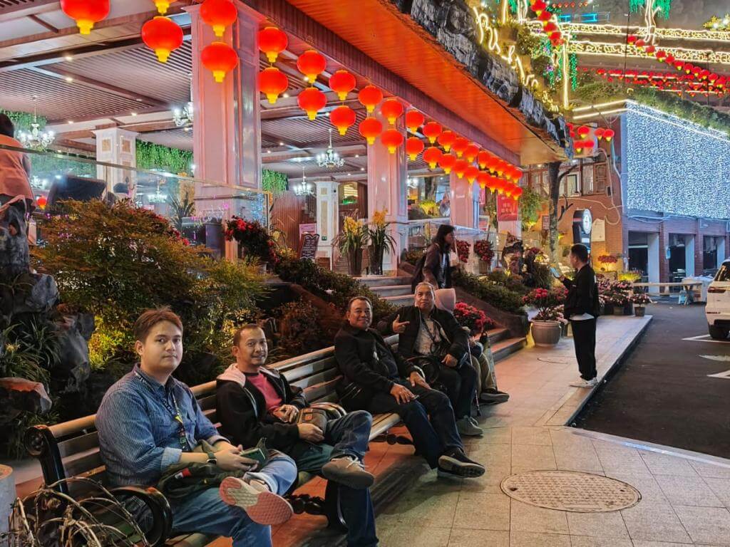 ZHANGJIAJIE FENGHUANG CHONGQING 06-14 APRIL 2025 MUSLIMTRAVEL.ID