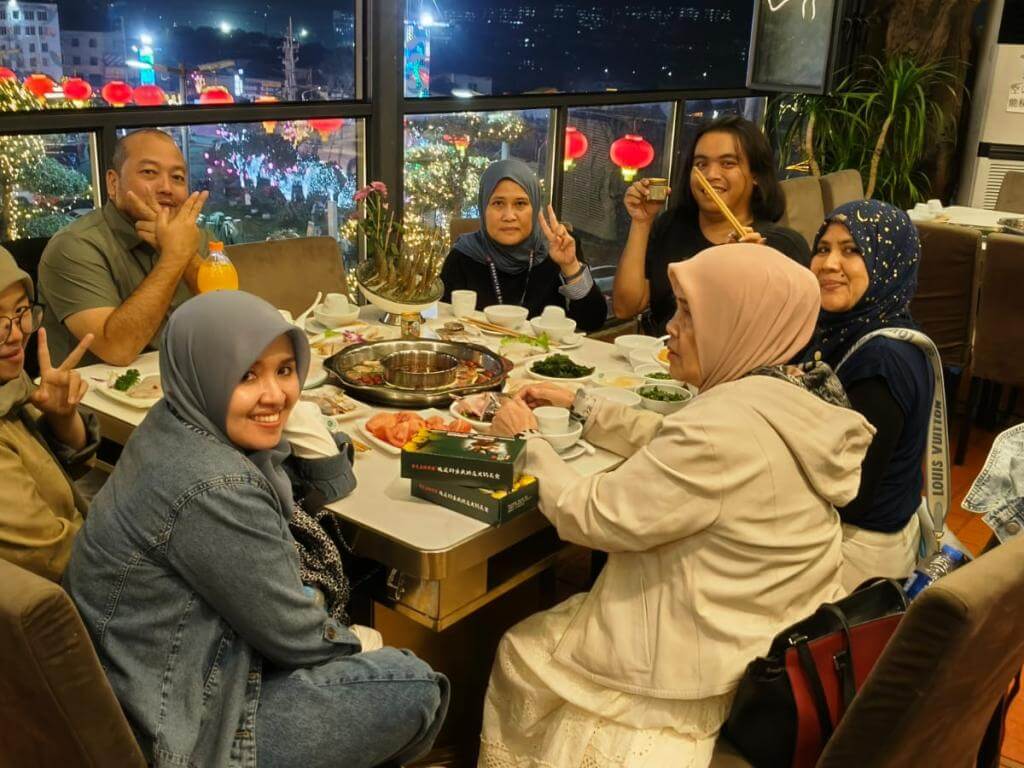 ZHANGJIAJIE FENGHUANG CHONGQING 06-14 APRIL 2025 MUSLIMTRAVEL.ID