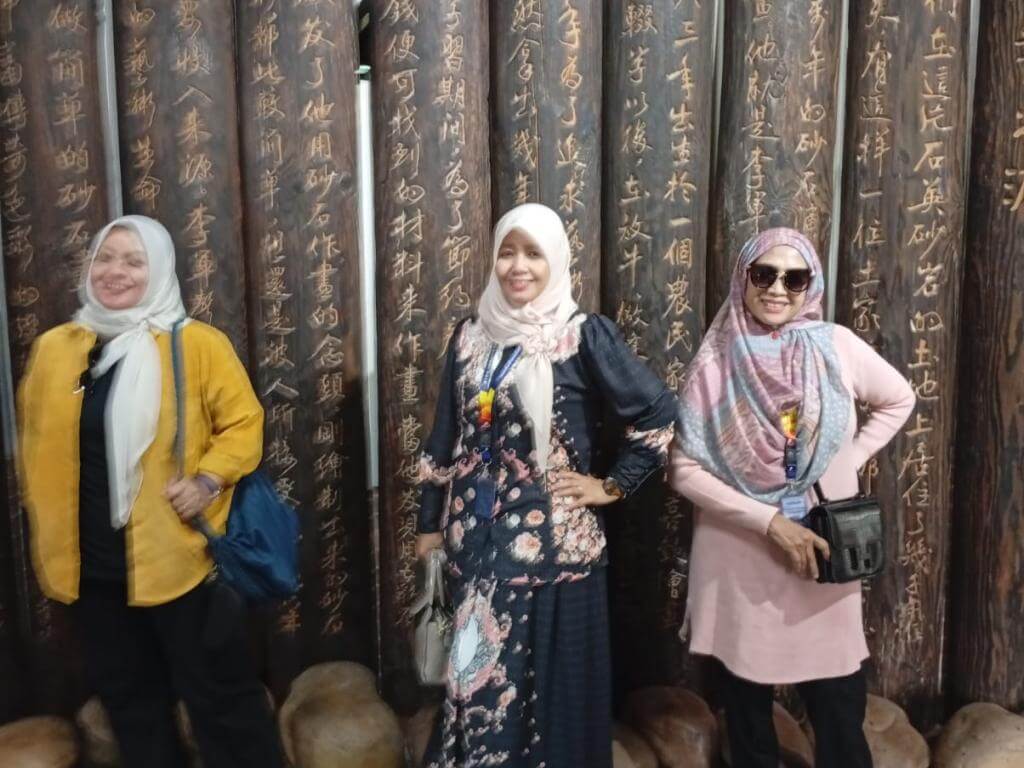 ZHANGJIAJIE FENGHUANG CHONGQING 06-14 APRIL 2025 MUSLIMTRAVEL.ID