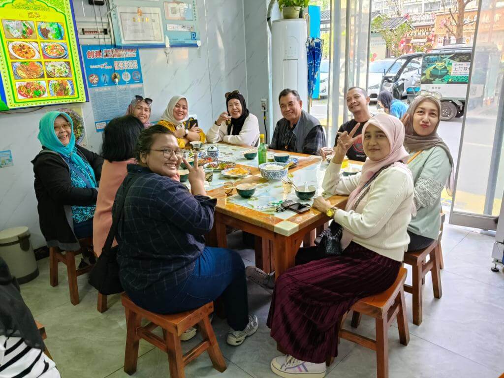 ZHANGJIAJIE FENGHUANG CHONGQING 06-14 APRIL 2025 MUSLIMTRAVEL.ID