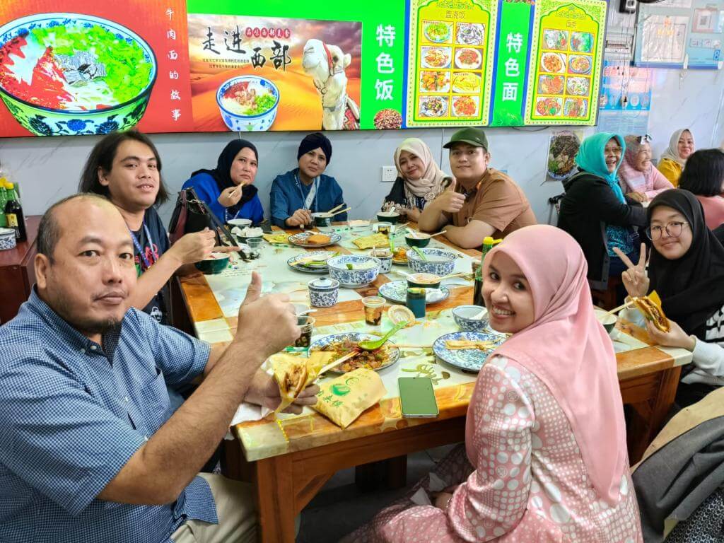 ZHANGJIAJIE FENGHUANG CHONGQING 06-14 APRIL 2025 MUSLIMTRAVEL.ID