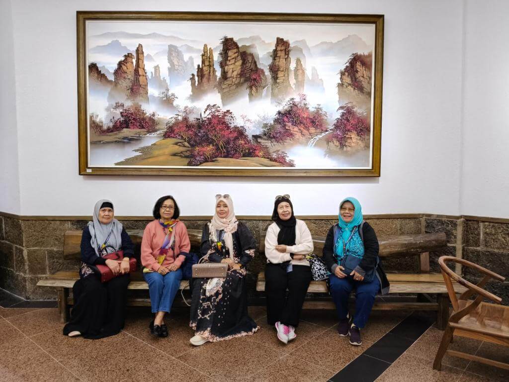 ZHANGJIAJIE FENGHUANG CHONGQING 06-14 APRIL 2025 MUSLIMTRAVEL.ID