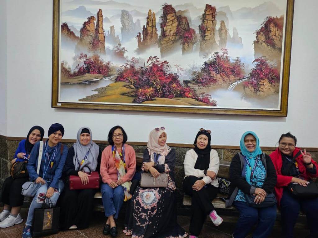 ZHANGJIAJIE FENGHUANG CHONGQING 06-14 APRIL 2025 MUSLIMTRAVEL.ID