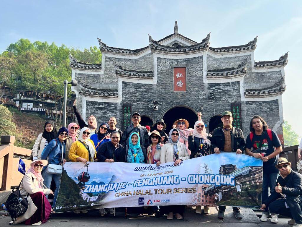 ZHANGJIAJIE FENGHUANG CHONGQING 06-14 APRIL 2025 MUSLIMTRAVEL.ID
