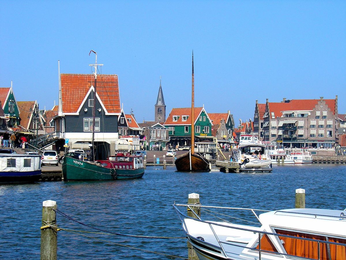 volendam belanda artikel senin.jpg