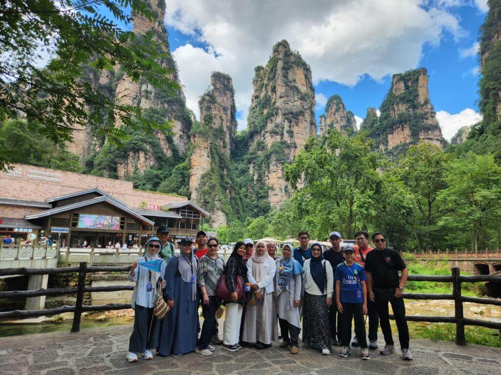 Zhangjiajie Fenghuang Chongqing 29 Juni 2025