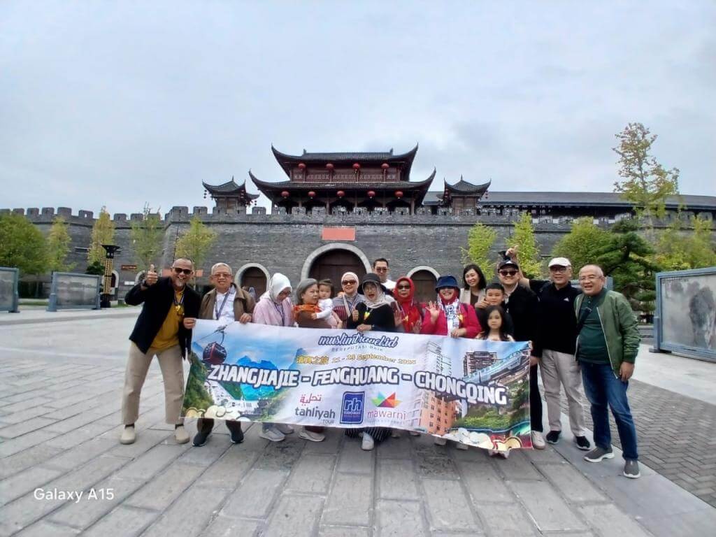zhangjiajie fenghuang chongqing muslimtravel.id 2025