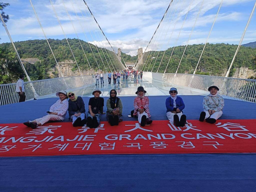 zhangjiajie fenghuang chongqing muslimtravel.id 2025