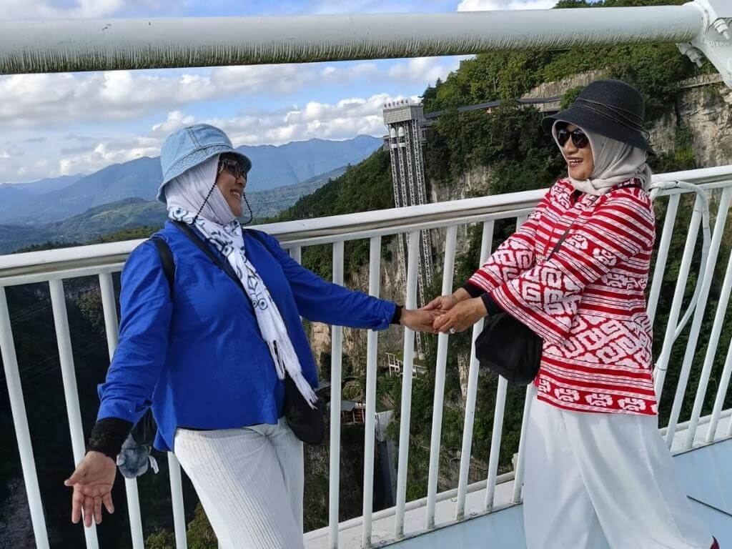 zhangjiajie fenghuang chongqing muslimtravel.id 2025