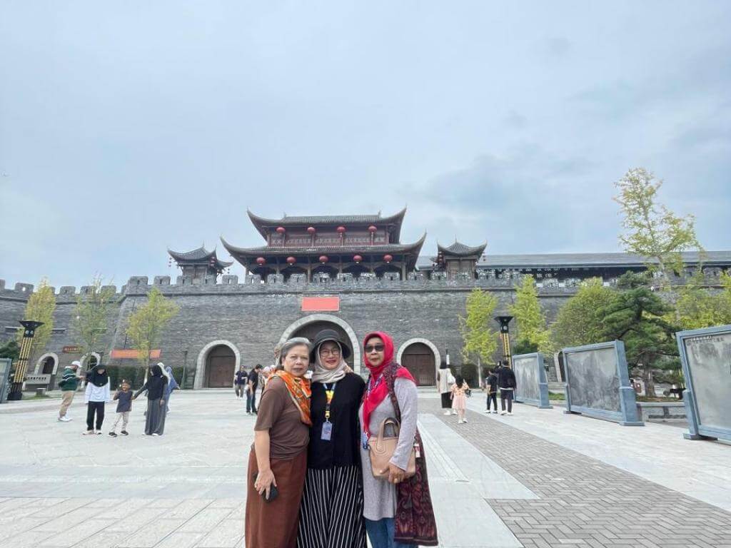 zhangjiajie fenghuang chongqing muslimtravel.id 2025