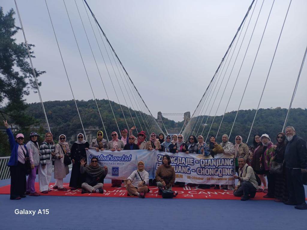 zhangjiajie chongqing fenghuang muslimtravel.id 2025 Oktober