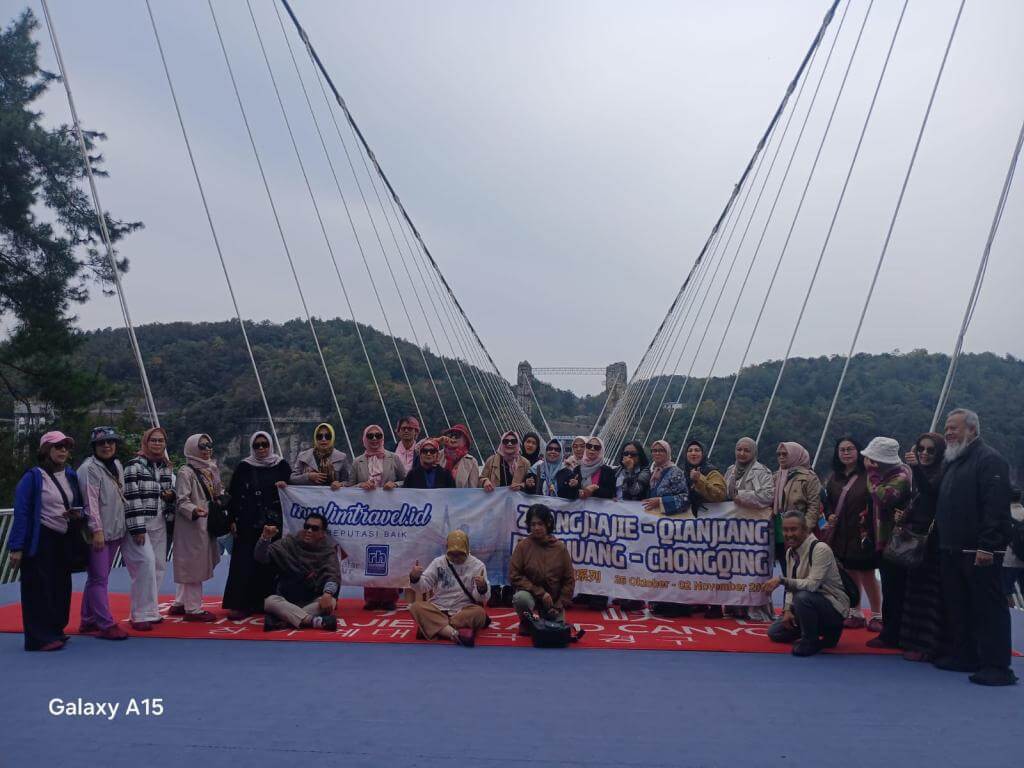 zhangjiajie chongqing fenghuang muslimtravel.id 2025 Oktober