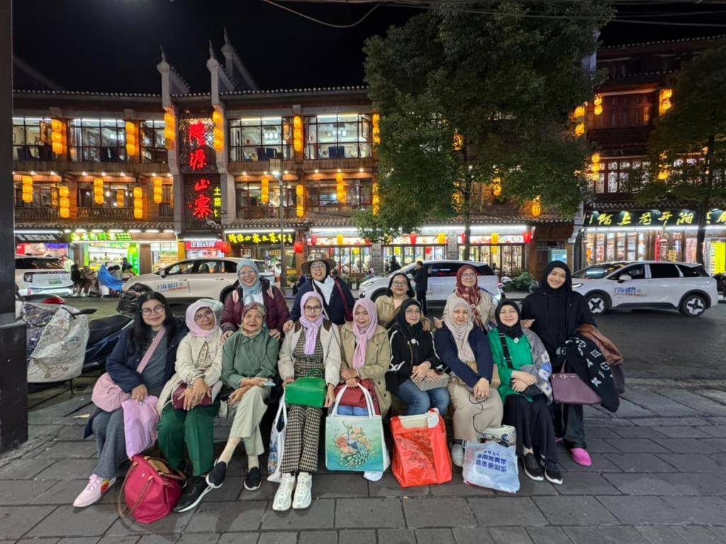 zhangjiajie chongqing fenghuang muslimtravel.id 2025 Oktober