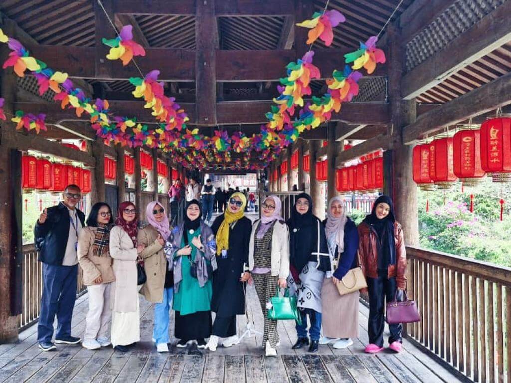 zhangjiajie chongqing fenghuang muslimtravel.id 2025 Oktober
