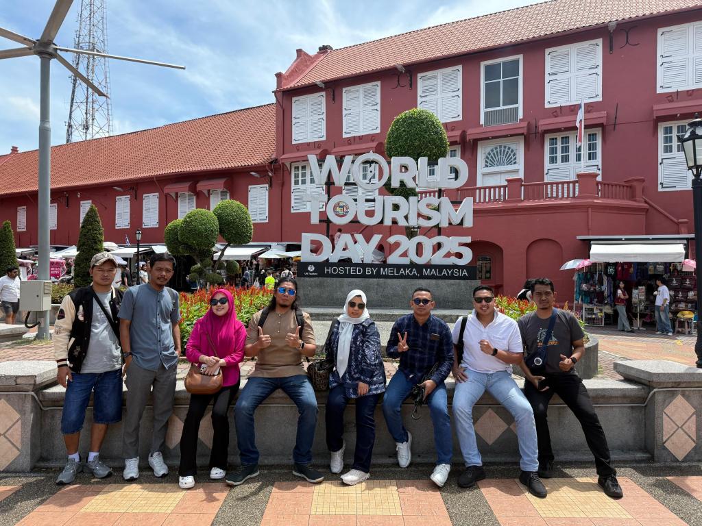 PRIVATE SINGAPORE - KUALA LUMPUR MUSLIMTRAVEL.ID