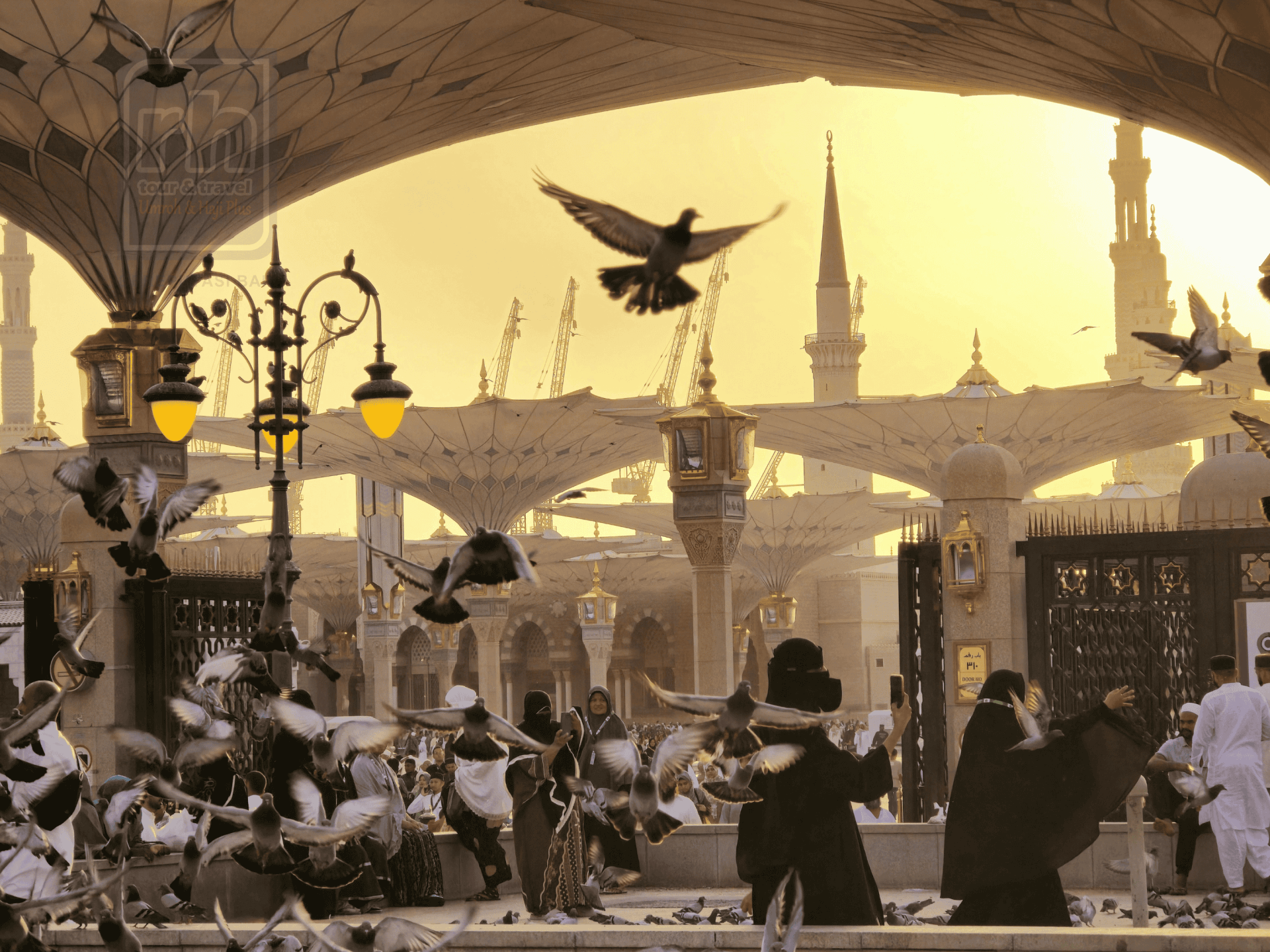 Flyer paket Produk New Umrah 2025 (WEB) (5).png