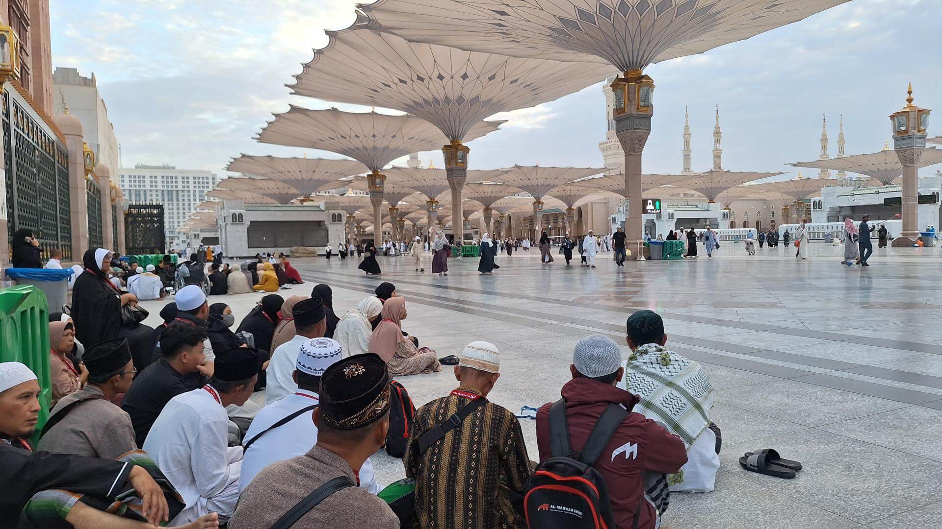 (Artikel) Umroh 2025 – Mana yang Cocok untuk Anda Umroh Reguler, Umroh VIP, atau Umroh Plus.jpg