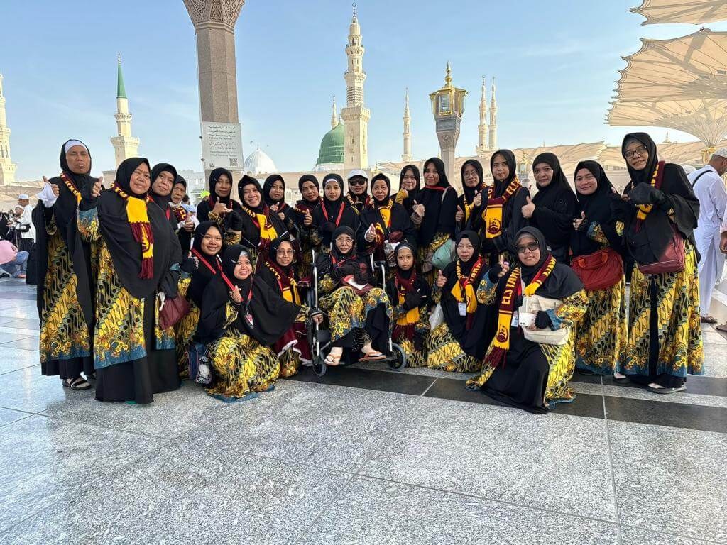 Foto bersama d Masjid Nabawi