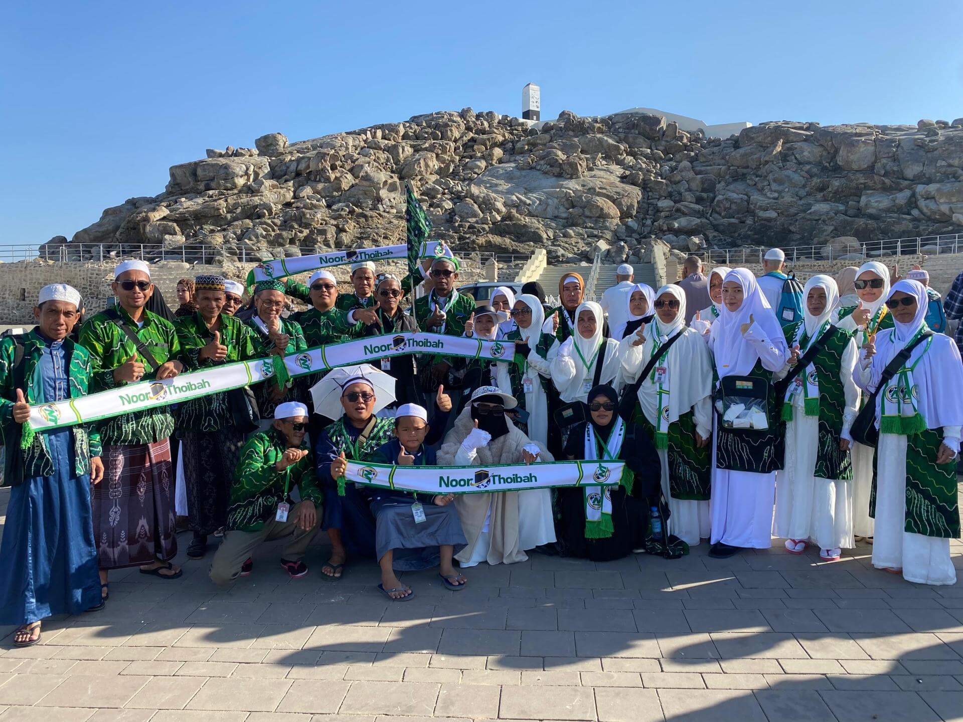ARTIKEL 5 (Rombongan jamaah umrah Noor Thoibah).jpg