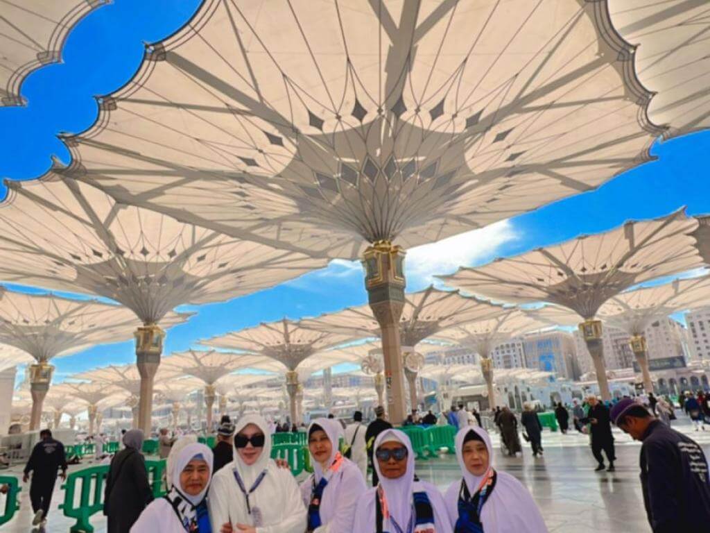 Pelataran Masjid Nabawi