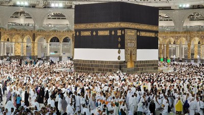 kakbah-mulai-dipenuhi-jamaah-haji-3_169.jpeg