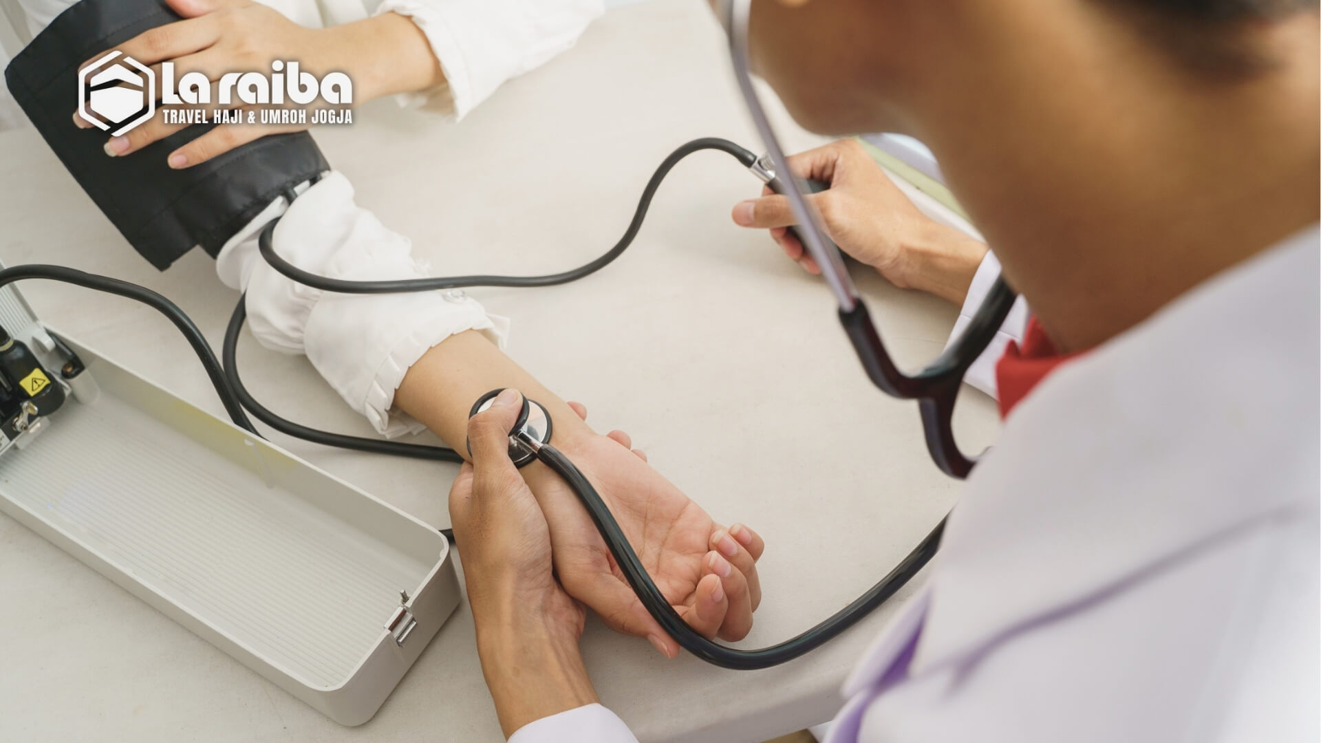 Panduan Kesehatan Haji dan Umroh Tips Sehat Agar Ibadah Lancar dan Khusyuk.jpg