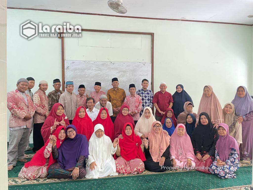 Doa bersama dan foto kenangan