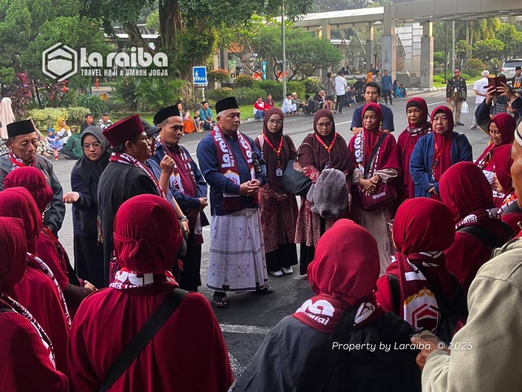 Doa bersama jamaah Umroh Laraiba sebelum berangkat ke Tanah Suci.