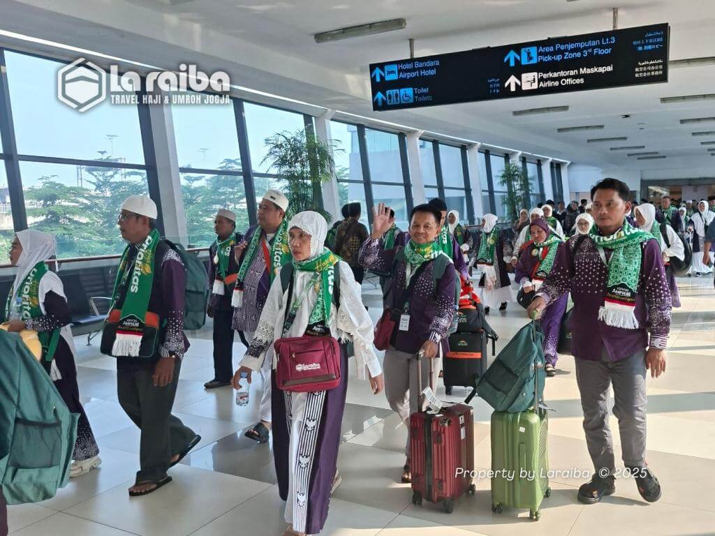 Keberangkatan Jamaah Haji Laraiba 2025 dari Indonesia menuju Tanah Suci.