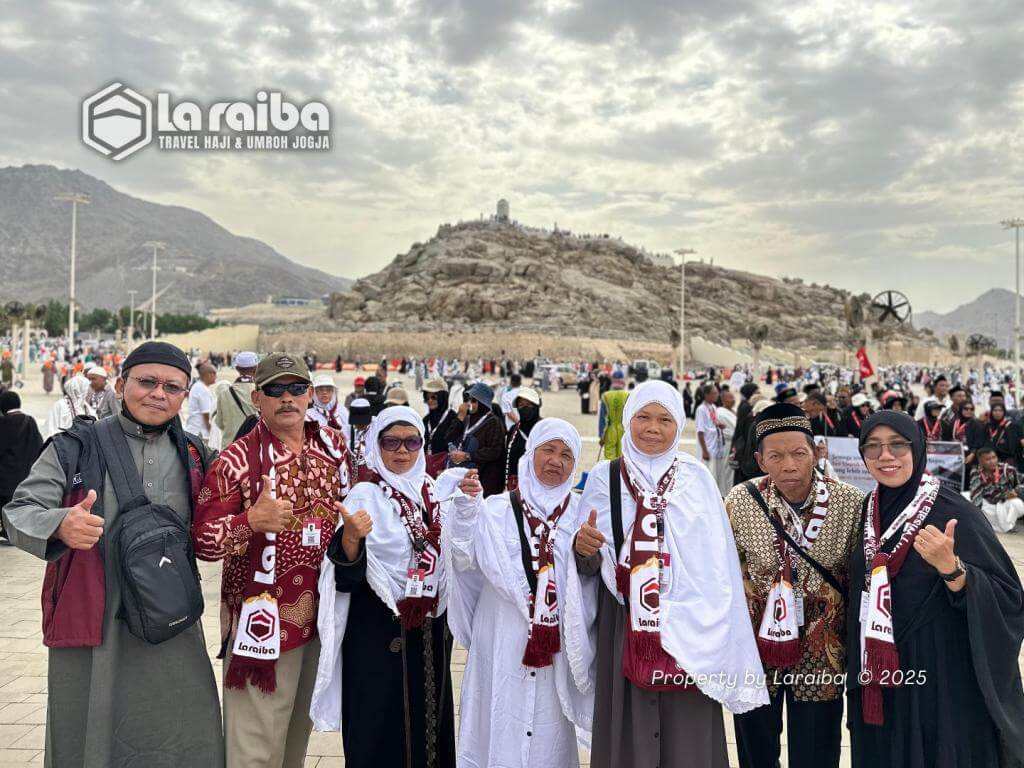 Jamaah Umroh Laraiba city tour ke Jabal Rahmah Makkah.